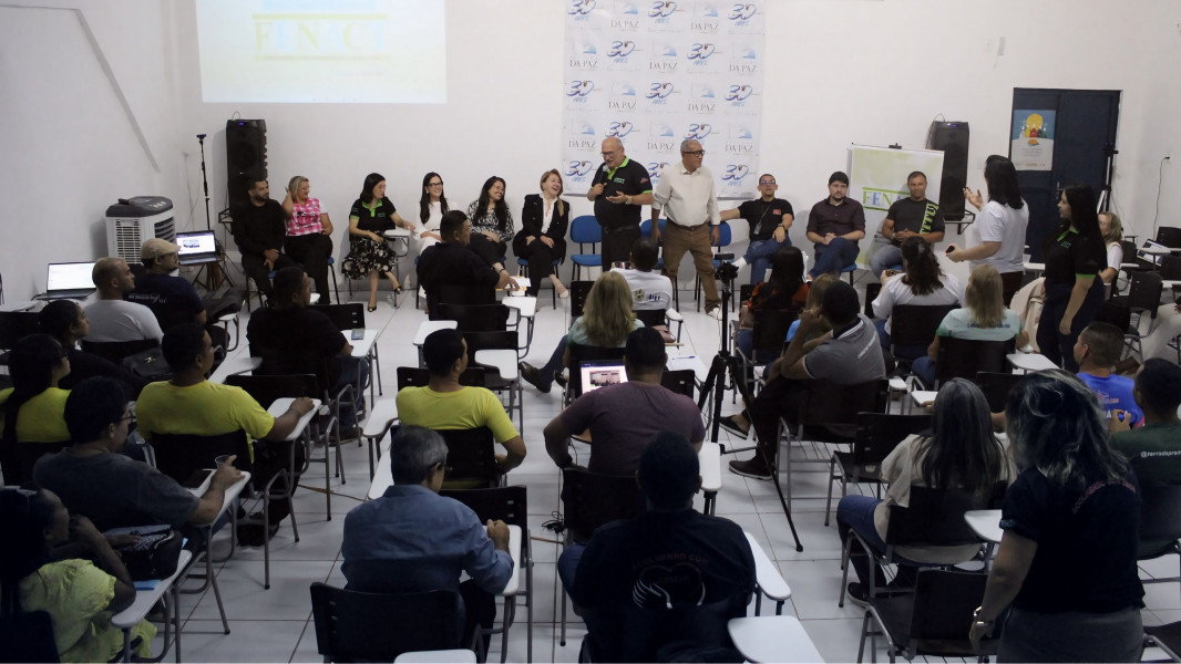 Reunio na sede Fenact