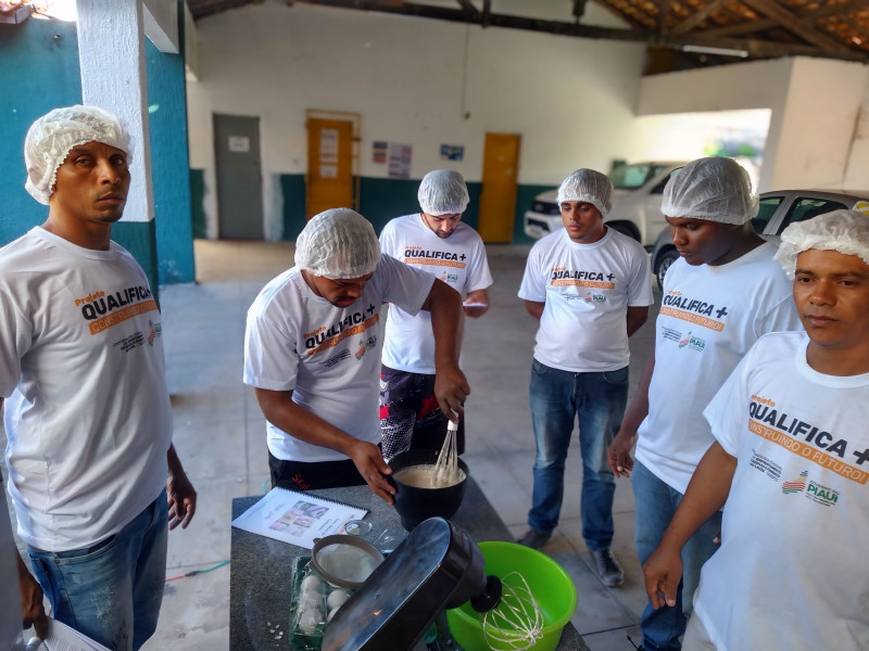 Curso Bsico de Confeiteiro, promovido pelo projeto Qualifica+ Construindo o Futuro!