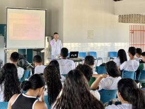 Prevenção: palestra para alunos do ensino médio.